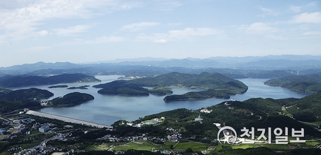 진양호 전경. 진양호는 서부경남 7개 시·군에 생활·농업·공업용수를 공급하는 젖줄 역할을 하고 있다. (제공: 진주시) ⓒ천지일보 2019.3.23