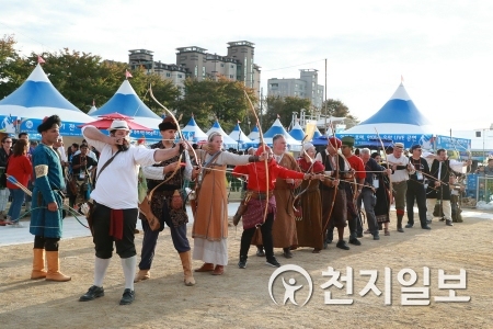 예천군 글로벌활시연단의 활시연 모습. (제공: 예천군) ⓒ천지일보 2019.5.24