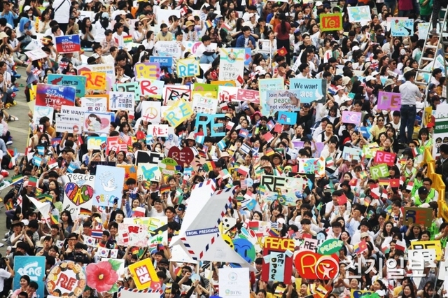 [천지일보=남승우 기자] ㈔하늘문화세계평화광복(HWPL·대표 이만희)이 25일 오전 서울 올림픽공원을 비롯한 국내외 주요 지역에서 ‘세계평화선언문 제 6주년 기념식 및 평화 걷기 대회’를 개최했다. ⓒ천지일보 2019.5.25