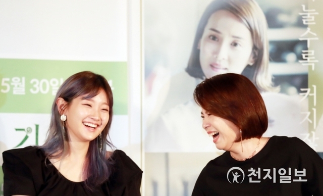 배우 박소담과 장혜진(오른쪽) ⓒ천지일보 2019.5.28