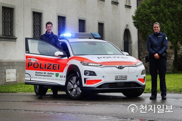 현대자동차는 전기차 ‘코나 일렉트릭’이 스위스 생 갈렌(St. Gallen) 주 경찰차로 선정됐다고 밝혔다. (제공: 현대자동차) ⓒ천지일보 2019.6.9