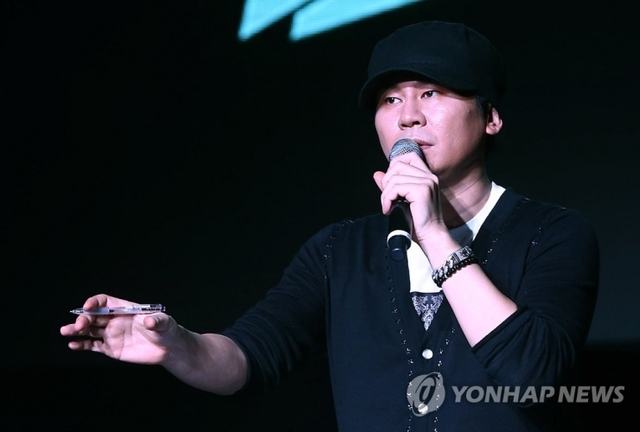 양현석(50) YG엔터테인먼트 대표 프로듀서가 사내 모든 직책에서 사퇴했다. 양현석은 14일 YG 홈페이지에 