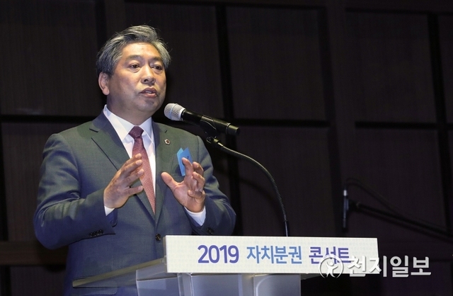 송한준 의장이 17일 수원컨벤션센터 3층 컨벤션홀에서 열린 ‘2019년 자치분권 콘서트’ 에서 축사하고 있다. (제공: 경기도의회) ⓒ천지일보 2019.6.17