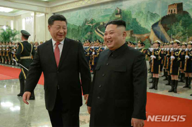 북한 노동신문은 지난 1월10일 김정은 국무위원장이 시진핑 중국 국가주석 초청으로 지난 7일부터 10일까지 중국을 방문한 모습을 보도했다. (출처: 뉴시스)