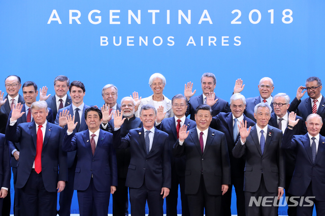 작년 12월 1일(현지시간) 아르헨티나 부에노스아이레스에서 끝난 G20 정상회의 정상들이 기념촬영을 하고 있다. (출처: 뉴시스)