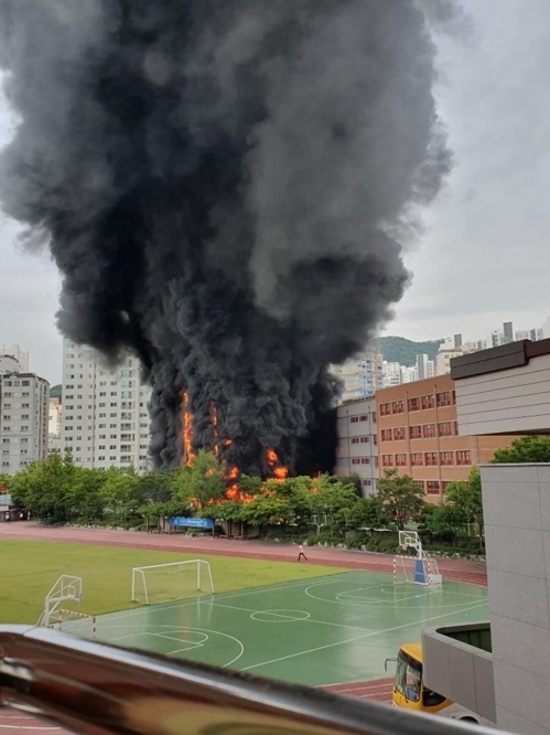 서울 은평구 은명초등학교 화재 (출처: 연합뉴스)