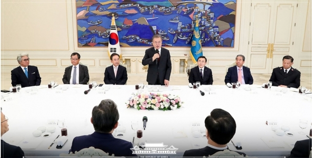 3일 청와대 본관 인왕실에서 문재인 대통령이 한국교회 주요 교단의 지도자 12명을 초청해 인사말을 전하고 있다. (출처: 청와대) ⓒ천지일보 2019.7.5