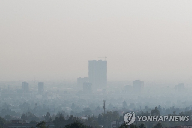 뿌연 연기 뒤덮인 멕시코시티. (출처: 연합뉴스)