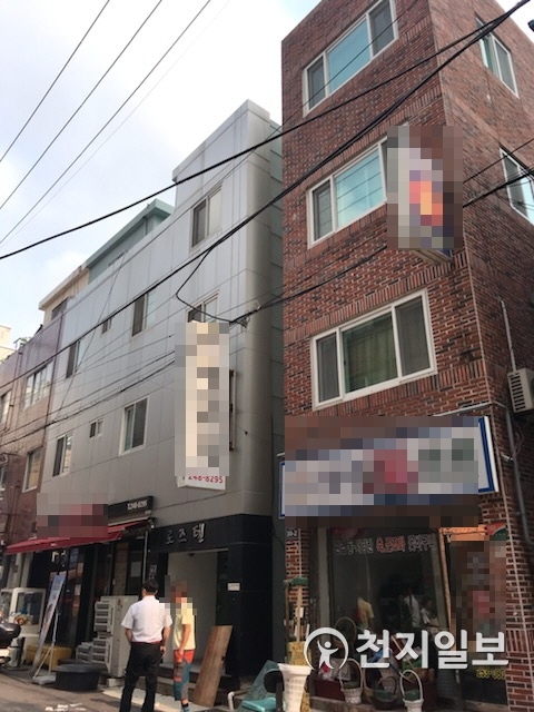 16일 오전 8시 18분 부산 중구 한 3층 건물 외벽에서 페인트 작업을 하던 A(70, 남)씨가 아래로 추락해 사망했다. (제공: 부산경찰청) ⓒ천지일보 2019.7.16