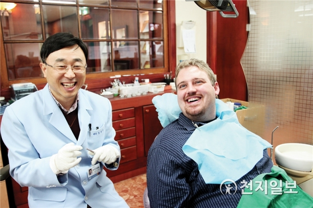 대구시 한 치과에서 외국인 환자가 진료를 받는 모습. (제공: 대구시) ⓒ천지일보 2019.7.22