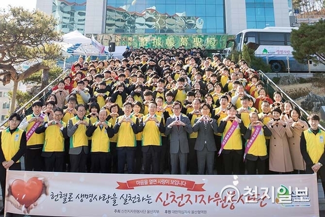 사진은 2018, 2019년 단체헌혈 봉사 모습. (제공: 신천지자원봉사단 울산지부)
