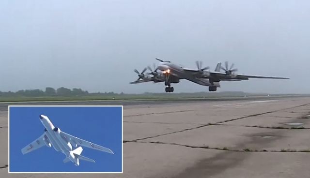 러시아 국방부가 공개한 러시아 폭격기 이륙 모습. 지난 23일 러시아와 중국의 군용기가 연합 공중 초계 작전을 펼친 영상이라며 러시아 관영 RT가 보도했다. 관련 영상은 다음 주소에 있다. ttps://www.rt.com/news/464871-video-china-russia-bombers (출처: 러시아 국방부)