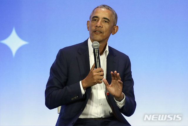 오바마 전 대통령이 지난 2월19일 오클랜드에서 열린 행사에서 발언하고 있다(출처: 뉴시스)