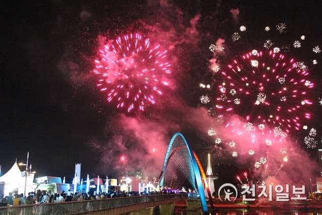 대전의 대표축제 ‘제14회 견우직녀축제’가 8월 2~4일 엑스포시민광장, 엑스포다리에서 개최된다. (제공: 대전마케팅공사) ⓒ천지일보 2019.7.31