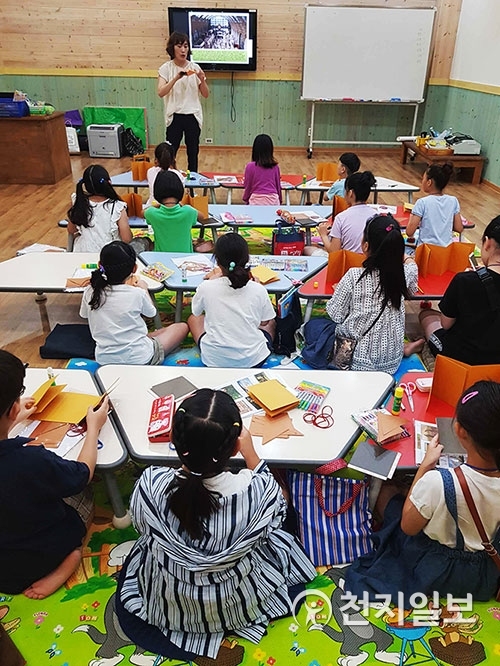 아이들이 여름독서교실을 체험 하고 있다. (제공: 구미시) ⓒ천지일보 2019.8.2