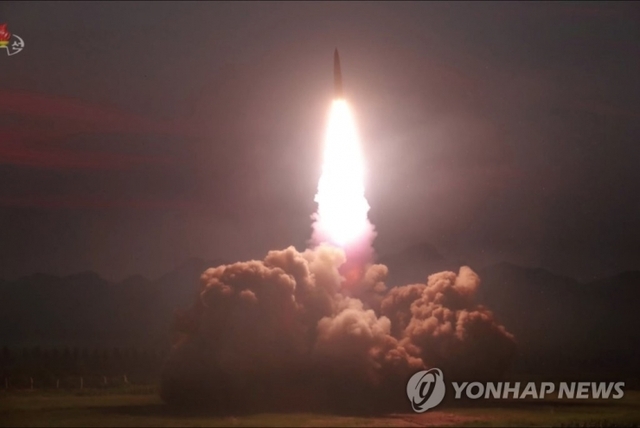 북한이 10일 새벽 또 다시 '미상 발사체' 2발을 동해상으로 발사했다. 합동참모본부는 10일 