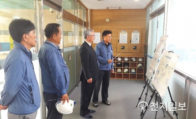 이상훈 한국가스공사 상임감사위원(오른쪽 두 번째)이 21~22일 수도권 지역 사업소에서 현장 안전점검을 하고 있다. (제공: 한국가스공사) ⓒ천지일보 2019.8.22