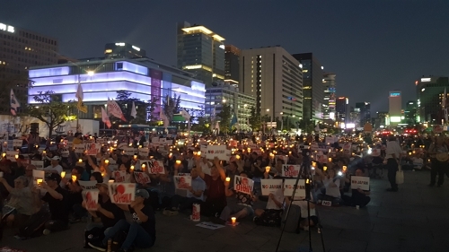 24일 광화문광장에서 열린 제6차 촛불문화제 (출처: 연합뉴스)