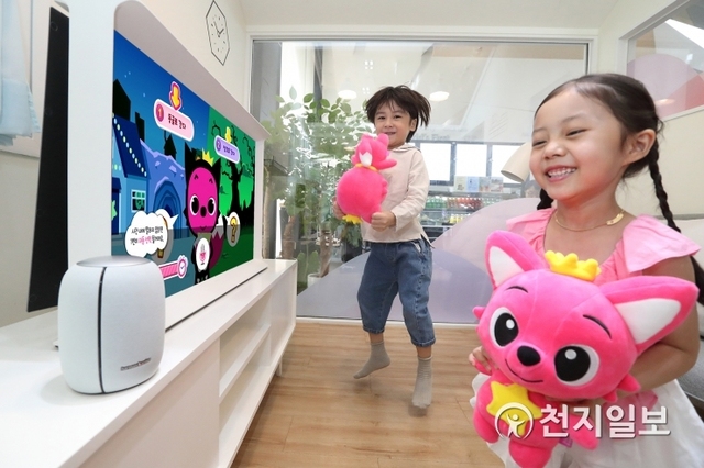 KT가 인공지능(AI) TV 기가지니에 멀티엔딩 AI 동화 서비스 ‘핑크퐁 이야기 극장’을 출시했다고 28일 밝혔다. (제공: KT) ⓒ천지일보 2019.8.28