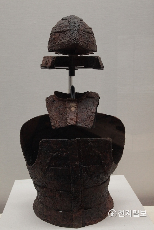 일본 동경박물관에 소장된 가야계 철갑(사진 제공: 이재준 역사연구가)
