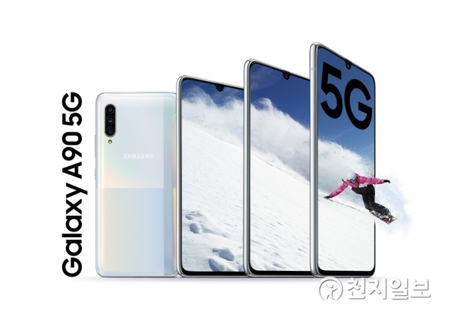 삼성전자가 갤럭시 A 시리즈 첫 5G 이동통신을 지원하는 영 프리미엄 스마트폰 ‘갤럭시A90 5G (Galaxy A90 5G)’를 4일 국내에 출시한다고 3일 밝혔다. 출고가는 89만 9800원이다. (제공: 삼성전자) ⓒ천지일보 2019.9.3