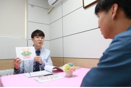 서울지방교정청 전담 분류센터에서 수형자의 재범위험성 등과 관련한 분류심사를 하고 있다. (제공: 법무부)