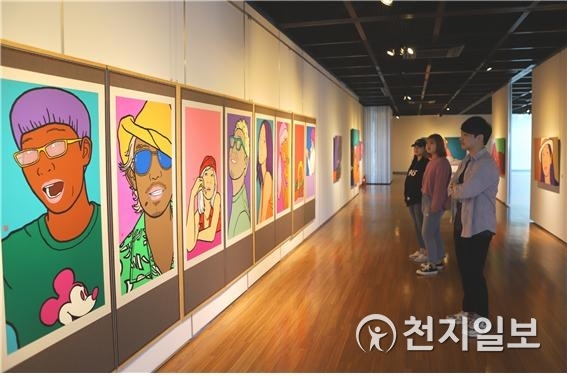 팝 아티스트 윤기원 작가의 초대전 모습 (제공: 호서대학교) ⓒ천지일보 2019.9.17