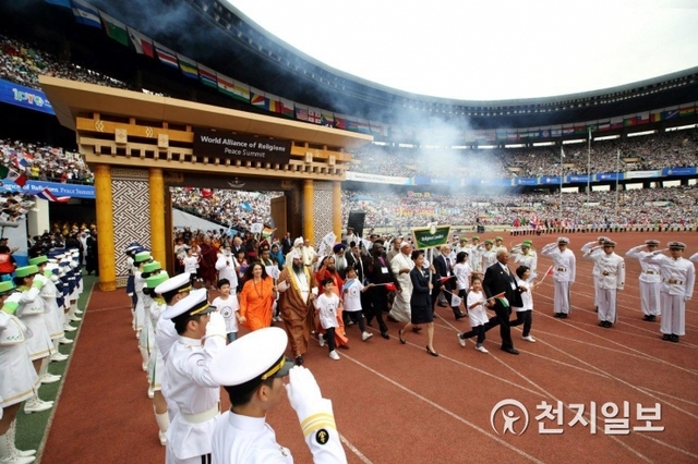 2014년 9월 18일 서울 잠실 올림픽 주경기장에서 ㈔하늘문화세계평화광복(HWPL, 대표 이만희)이 주최한 ‘9.18 종교대통합 만국회의’가 열리고 있다. ⓒ천지일보