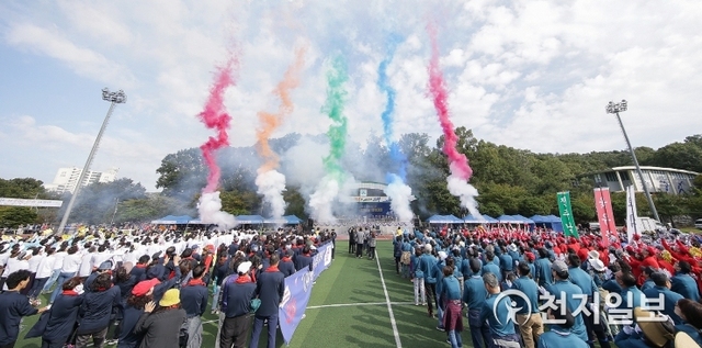 의왕시 승격 30주년 시민의 날 체육대회가 지난 6일 의왕 부곡체육공원에서 성황리에 열리고 있다. (제공: 의왕시) ⓒ천지일보 2019.10.7
