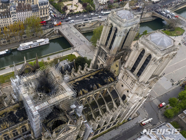 지난 4월 프랑스 파리의 노트르담 대성당 화재 피해 상황이 나타나 있다(출처: 뉴시스)