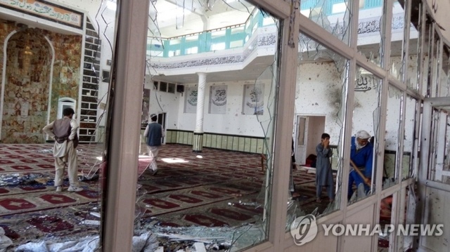 지난 2018년 8월 아프가니스탄의 이슬람사원에서 발생한 테러 현장. (출처: 연합뉴스)