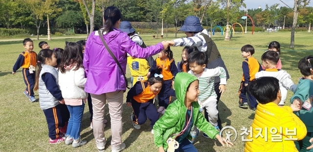 인천환경공단 청라사업소에서 지역 어린이들을 위해 자연 체험 및 교감하는 어린이 환경체험 프로그램 ‘숲속의 가을’을 진행한다. (제공: 인천환경공단) ⓒ천지일보 2019.10.19