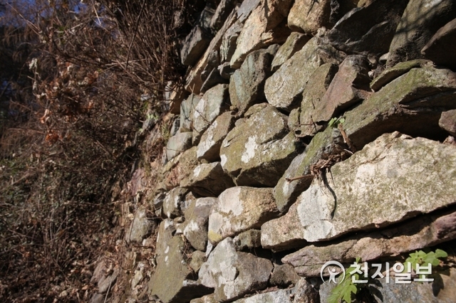 칠갑산 돌로 쌓은 벽
