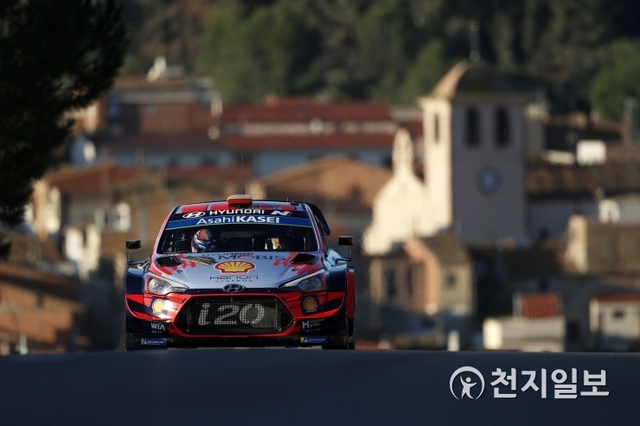 스페인 타라고나(Tarragona) 주에서 열린 2019 월드랠리챔피언십 13차 대회에서 우승을 차지한 현대자동차 ‘i20 Coupe WRC’ 랠리카가 주행하고 있다. (제공: 현대자동차) ⓒ천지일보 2019.10.28