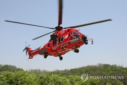 군이 31일 독도 인근 해상에서 응급환자 이송 임무를 수행하다 추락한 소방헬기에 대한 수색 작업을 지원하고 있다고 1일 밝혔다. (출처: 연합뉴스) 2019.11.1
