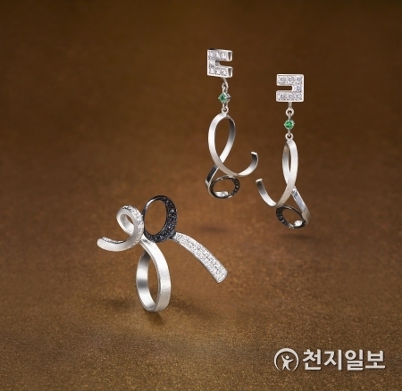 박양화 주얼리 디자이너의 한글을 응용한 한글주얼리 귀걸이와 반지. ⓒ천지일보 2019.11.16