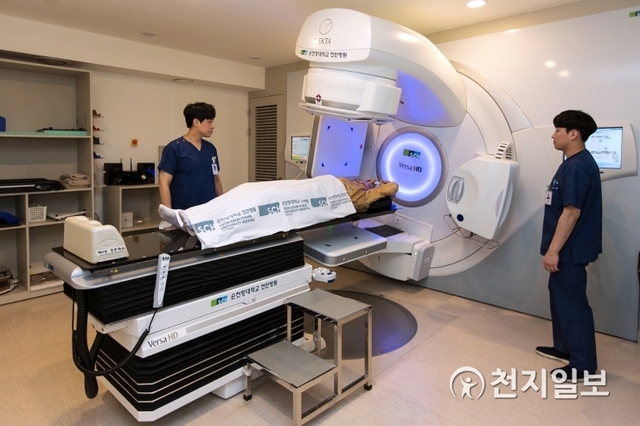 외국인 암환자가 버사HD로 방사선암치료를 받고 있다. (제공: 순천향대 천안병원) ⓒ천지일보 2019.12.4