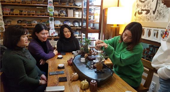 세종사이버대학교 교양학부가 중국차 마시기 특강을 개최한 모습 (제공: 세종사이버대학교)