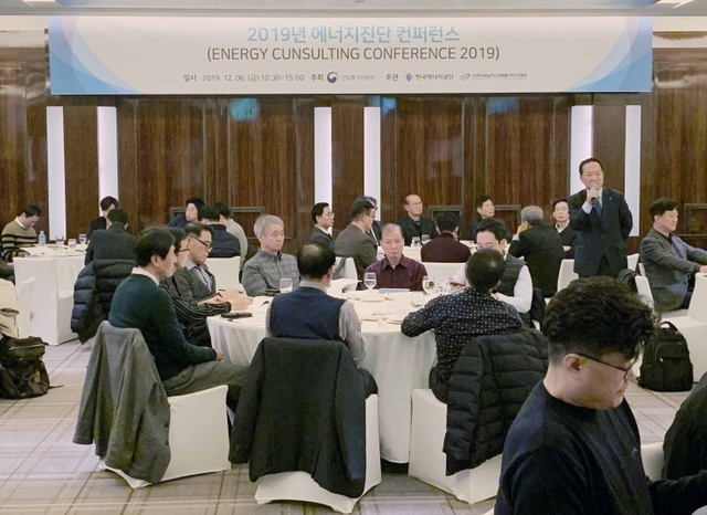 6일 서울 웨스틴조선호텔에서 개최된 ‘2019년 에너지진단 컨퍼런스’에서 한영로 한국에너지공단 지역협력이사가 컨퍼런스 참가자를 대상으로 인사말을 하고 있다. (제공: 한국에너지공단) ⓒ천지일보 2019.12.9