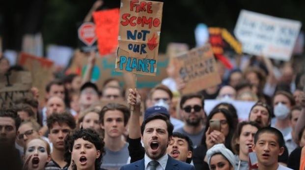 호주 수만명 거리로 나와 기후변화 시위, 손놓은 정부 강하게 비판(출처: BBC캡처)