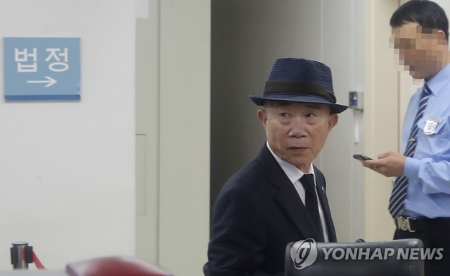 7일 오후 광주 동구 광주지법에서 5·18 당시 고(故) 조비오 신부와 함께 헬기 사격을 목격한 이광중씨가 전두환 전 대통령의 사자 명예훼손 재판 증인으로 출석하고 있다. (출처: 연합뉴스)