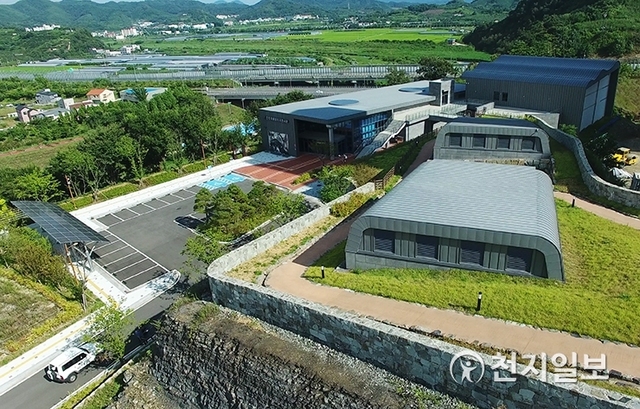 경남진주혁신도시 소재 진주익룡발자국전시관 전경. ⓒ천지일보 2019.12.24