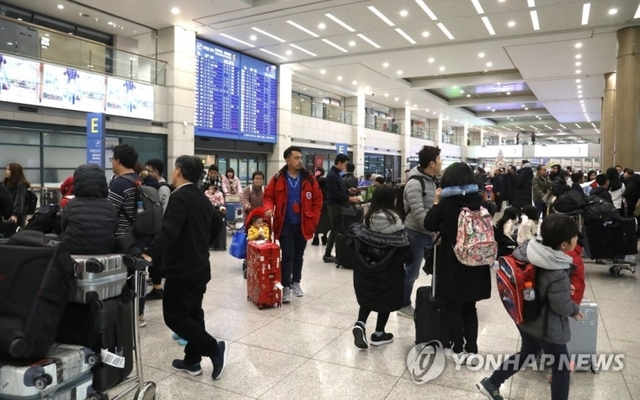 연말에 승객들로 북적이는 인천공항. (출처: 연합뉴스)