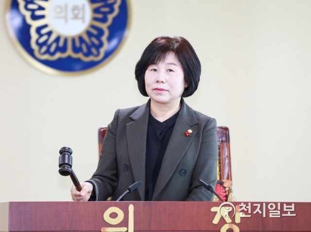 아산시의회 김영애 의장이 신년사를 통해 2020년 새해를 밝히고 있다. (제공: 아산시의회) ⓒ천지일보 2019.12.31