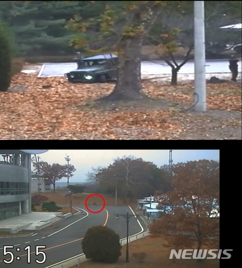 유엔군 사령부는 2017년 11월22일 오전 국방부 브리핑룸에서 최근 판문점공동경비구역(JSA)을 통해 귀순한 북한 병사의 당시 총격 상황을 담은 CCTV를 공개했다. 귀순 북한 병사 오청성(아래 사진 빨간원)씨가 지프 차량에서 내려 남측으로 달리고 있다. 위쪽 사진은 북한군이 오씨를 향해 사격하는 모습. (출처: 뉴시스)