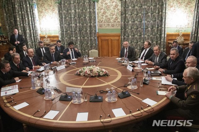 러시아 모스크바에서 13일(현지시간) 열린 리비아 휴전 협정 서명 협상 모습. (출처: 뉴시스)