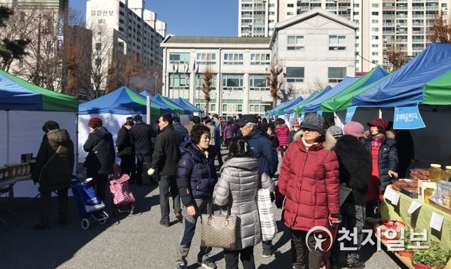 지난해 ‘설맞이 우수 농·특산물 직거래장터’ 운영 모습. (제공: 진주시) ⓒ천지일보 2020.1.14