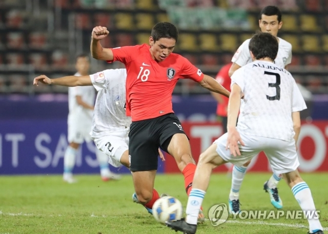 15일 오후(현지시간) 태국 랑싯 탐마삿 스타디움에서 열린 2020 아시아축구연맹(AFC) U-23 챔피언십 한국과 우즈베키스탄의 조별리그 최종전에서 오세훈이 결승골을 넣고 있다. 2020.1.15 (출처: 연합뉴스)