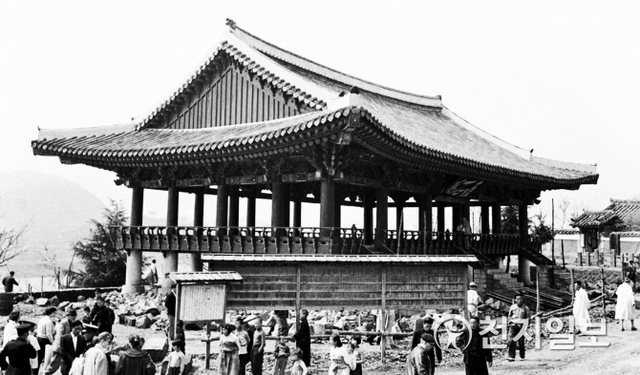 1960년대 진주성 내 촉석루 모습. (제공: 진주시) ⓒ천지일보 2020.1.19