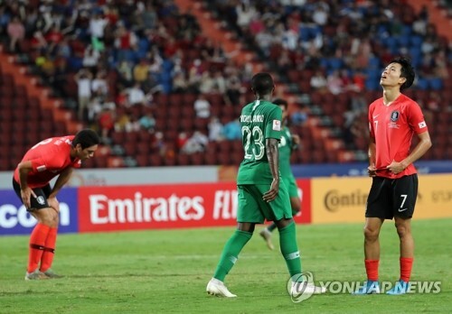 26일 오후(현지시간) 태국 방콕 라자망갈라 스타디움에서 열린 2020 아시아축구연맹(AFC) U-23 챔피언십 한국과 사우디아라비아의 결승전. 정우영이 슛이 빗나가자 아쉬운 표정을 짓고 있다. (출처: 연합뉴스)